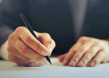 Editorial / Reading / Opinion