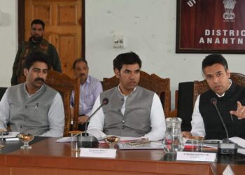 Div Com Kashmir reviews progress on Special Summary Revision in Anantnag and Kulgam.