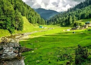 Nearly two lakh tourists visit Doodpathri this year so far