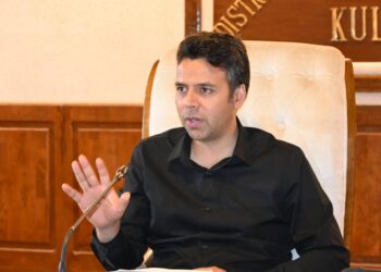 DDC Kulgam reviews progress made under saturation campaign of PMJJB, PMSBY