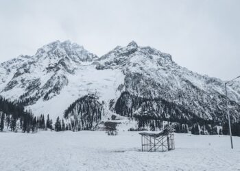 Upper reaches of Gurez, Karnah receive light snowfall, rains lash plains of J&K