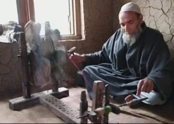 This handloom centre in Lolab continues to produce traditional attire