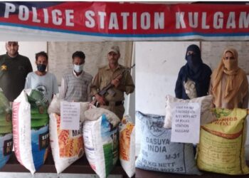 kulgam police arrests three drug peddlers including a Woman drug peddler and recovered huge quantity of Poppy Straw like contraband substance