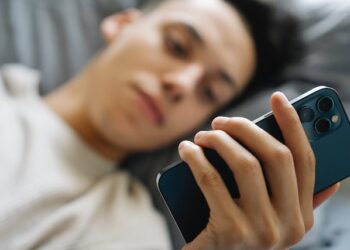 Doctors advise outdoor games, spending time to overcome smartphone addiction in children