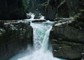 DIC Kulgam conducts Media Exposure Tour to Aharbal; tour aimed to promote picturesque tourism spot