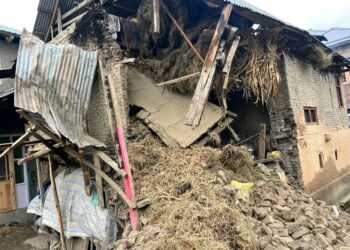 Narrow escape for family as house collapsed partially in Kulgam village
