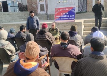 Kulgam Police organises Cyber Crime Awareness-cum-Jagrukta Programme at Police station DH Pora