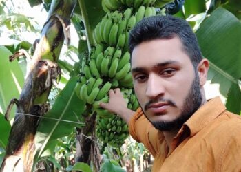 Pall of gloom descends in Kulgam village as body of truck driver who died in Maharashtra road accident reaches home