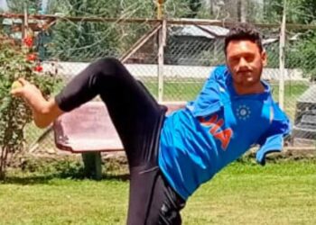 Sachin Tendulkar Cheers for Kashmir Cricketer Amir Lone