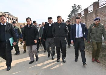 Chief Justice visits District Court Kulgam, reviews functioning of Courts