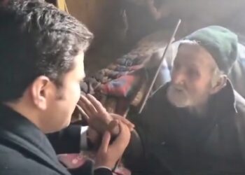 Admin comes to rescue of Kashmiri Pandit living alone in dilapidated house in Kulgam