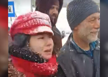 Kashmir’s honesty on display: Sonamarg resident returns lost phone to foreigner