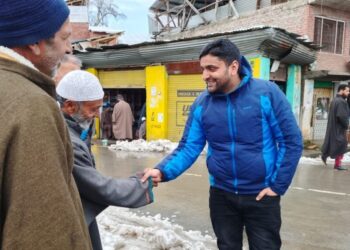 Roads cleared, electricity restored after snowfall in Kulgam Tehsil: Officials