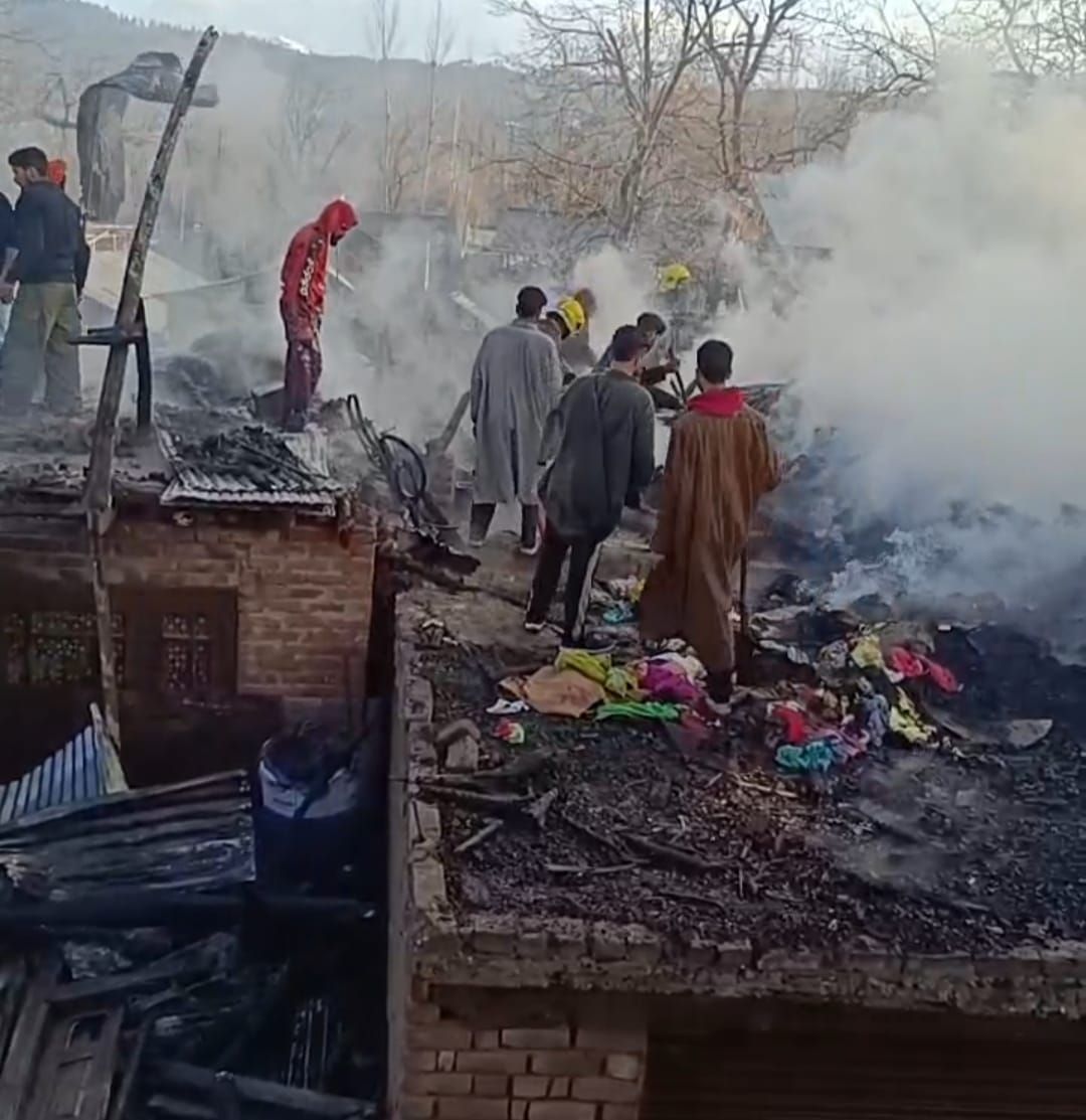 3 residential house gutted in Kulgam fire incident - The Kashmir Upfront
