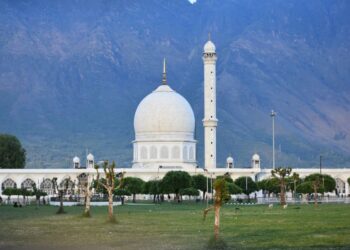 Jumat-ul-Vida, Shab-e-Qadr: Traffic Police announce route arrangements for devotees to Dargah Hazratbal