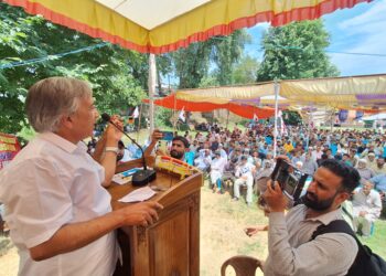 J&K Apple farmers federation organizes one day convention in Kulgam