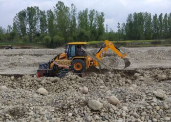 JCB among 8 vehicles seized for illegal mining in Kulgam