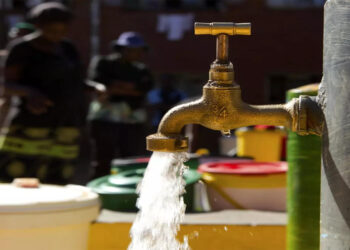 Nowbugh Kund residents in Kulgam hold protest against water scarcity; Seek LG’s intervention