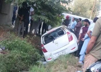 4 injured in Kulgam road mishap