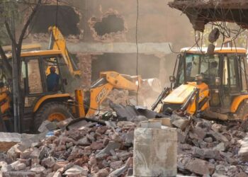 Demolition drive held, illegal structures demolished in Kulgam