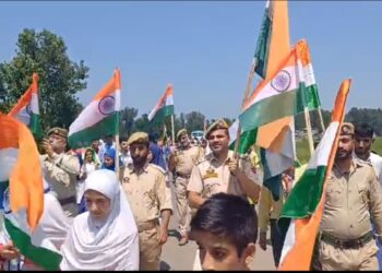 Kulgam Police organised tiranga rally to promote ’Har Ghar Tiranga’ campaign, awareness about national flag in Mirbazar