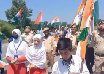 Kulgam Police organised tiranga rally to promote ’Har Ghar Tiranga’ campaign, awareness about national flag in Mirbazar