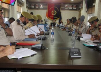 Ensure cordial relation with the people, facilitate them in exercising their constitutional right to vote: SSP Kulgam to officers