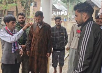 Apni party candidate for 40-Devsar AC launches door to door election campaign in Devsar belt