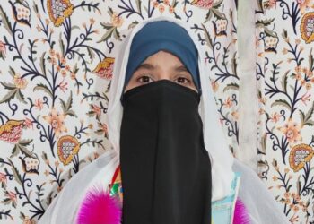 21-year-old girl from Qazigund wins hearts by handwriting Quran in six months
