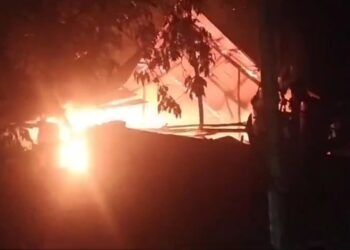 Two abandoned houses, two cowshed gutted in Kulgam blaze