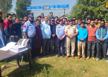 DySP Traffic Kulgam holds meeting with transporters, other stakeholders to prevent heavy congestion/traffic jam in the district