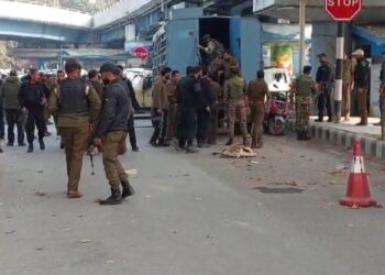 6 civilians injured in grenade explosion at Sunday Market in Srinagar