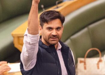 People of Kashmir shouldn’t feel betrayed: Waheed Parra on “special status” resolution
