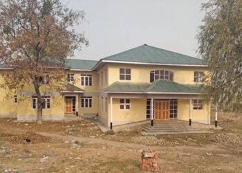 Budgam: PHC Nagbal continues to operate from cramped rented building