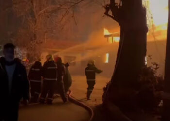 Fire breaks out in Rajbagh near Govt Silk Weaving factory
