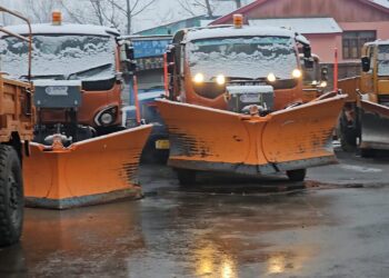 25 machines ready for snow clearance in Kulgam: AEE MED