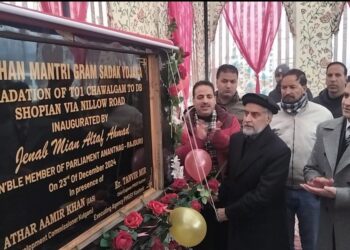 MP Mian Altaf inaugurates Chawalgam-Shopian road in Kulgam