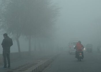 Dense fog disrupts normal life in Kashmir, delays flights at Srinagar airport for 2nd day