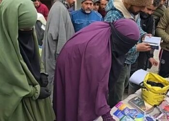 “Free Knowledge for Akhirat”: Youth set up Islamic book stall at Lal Chowk