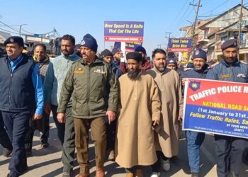 Traffic Police hold road safety awareness drive in Qazigund