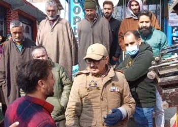 Ahead of Shab-e-Meraj: Authorities carry out market checking in Kulgam’s Qaimoh