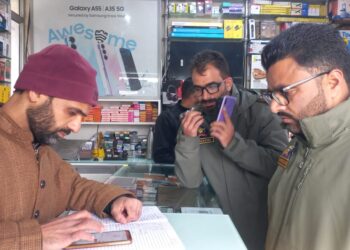 Kulgam Police scrutinise many SIM vendors to curb misuse of SIM cards in Qazigund