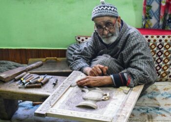 Sgr’s Master Woodcarver, Ghulam Nabi Hakak, Fights to Preserve Kashmir’s Dying Art