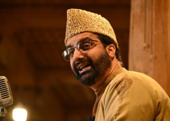 Centre bans Mirwaiz led AAC, Masroor Abbas Ansari’s JKIM for 5 years