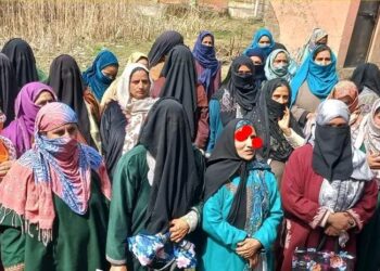 How can we sustain families on Rs 990? Ask protesting cooks in Qazigund, demand wage hike