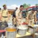 Amid road closure: Kulgam Police provides food packets to stranded passengers, Drivers in Qazigund