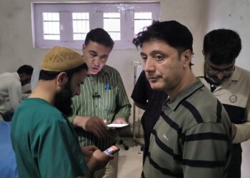 CMO Kulgam Pays Surprise Visit to District Hospital, Finds Staff Present and Appreciates Services