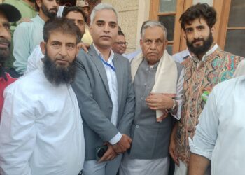 Adv. Zaman Irshad Parray Leads Daily Wagers’ Delegation, Meets Union Minister Ram Nath Thakur in Srinagar
