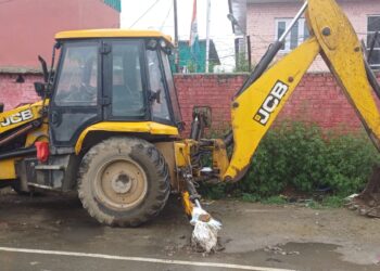 3 held, vehicles seized for illegal mining in Qazigund