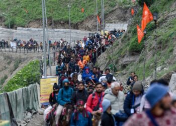 LG expresses gratitude to all stakeholders as yatra crosses 4 lakh mark